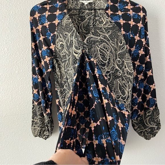 Entro Black Blue Flowy Boho Floral Abstract Top- Size Small - Picture 8 of 11